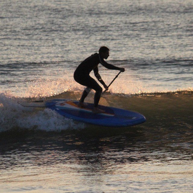 Sunset session at Woolacombe. #sup #standuppaddle #woolacombe #devon #surfing. Photo by: @essexrambler